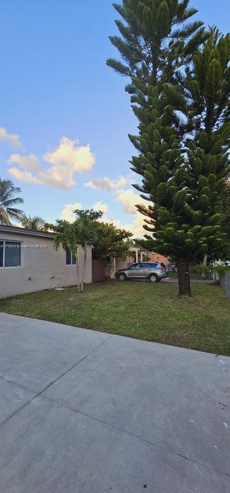 For Rent: $3,300 (3 beds, 2 baths, 1287 Square Feet)