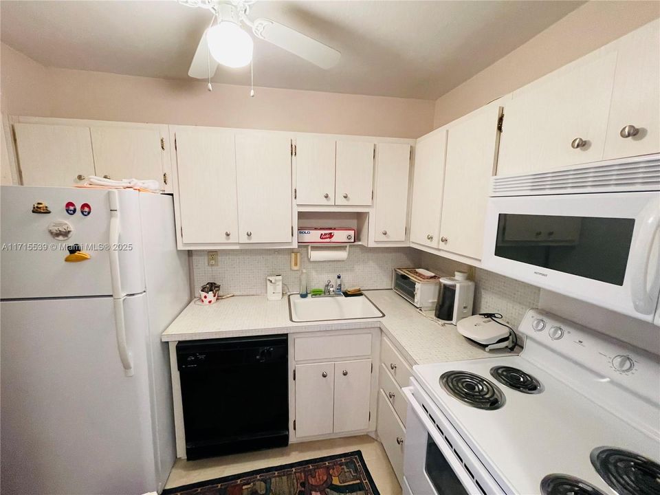 For Sale: $235,000 (0 beds, 1 baths, 566 Square Feet)