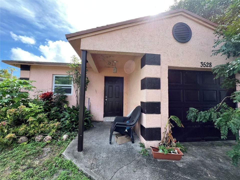 For Sale: $400,000 (3 beds, 2 baths, 1288 Square Feet)