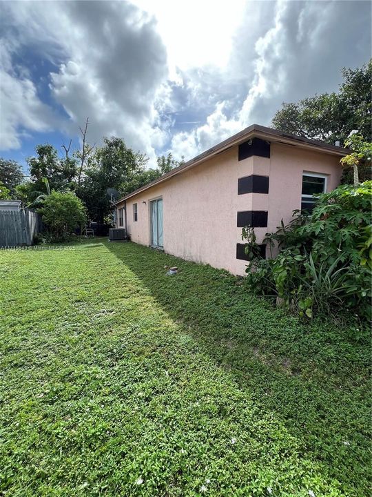 For Sale: $400,000 (3 beds, 2 baths, 1288 Square Feet)