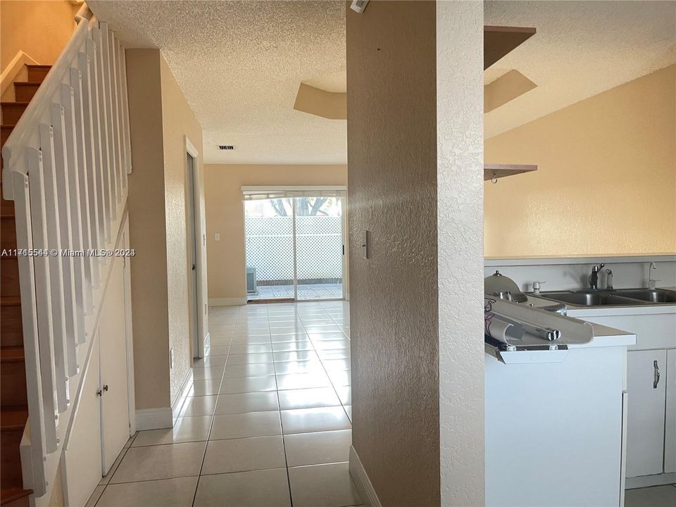 For Rent: $2,600 (3 beds, 2 baths, 1150 Square Feet)