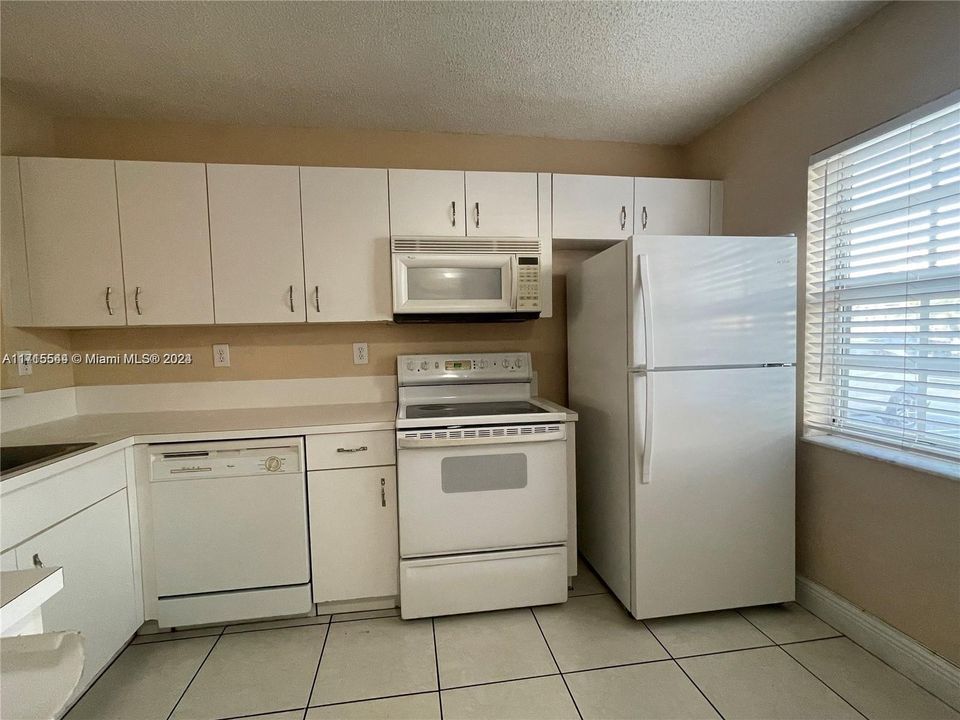 For Rent: $2,600 (3 beds, 2 baths, 1150 Square Feet)