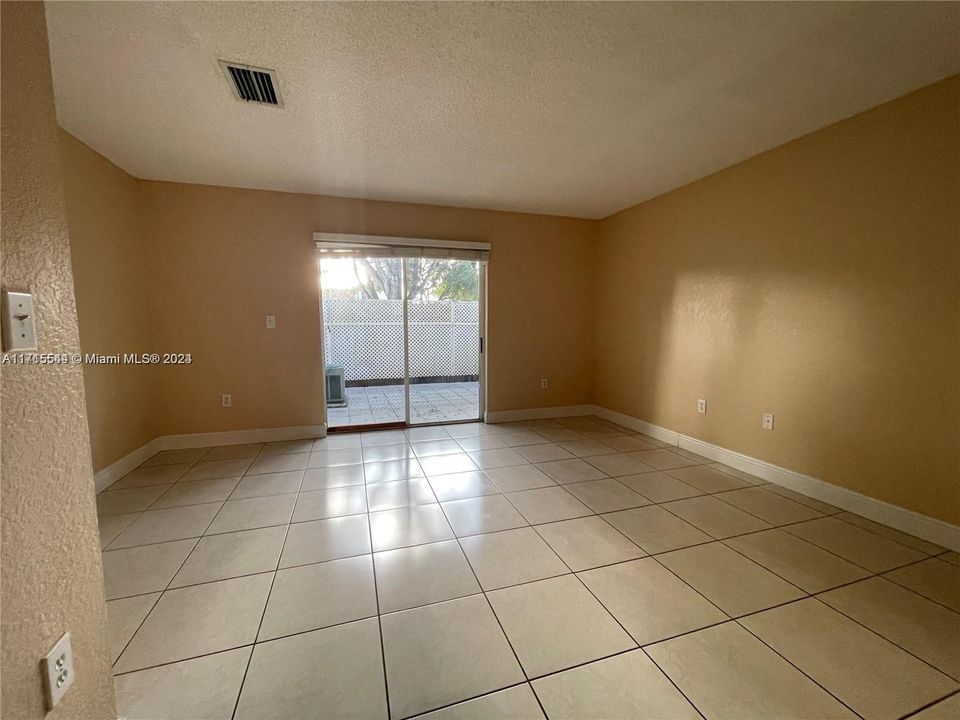 For Rent: $2,600 (3 beds, 2 baths, 1150 Square Feet)