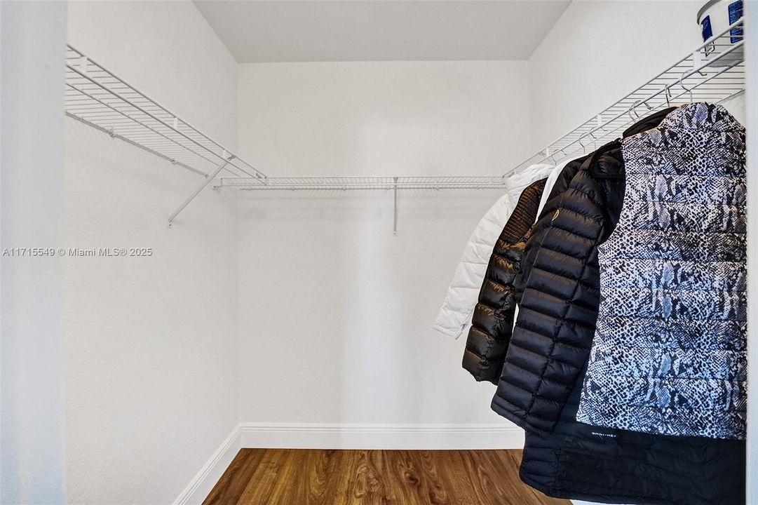 Closet bedroom 2