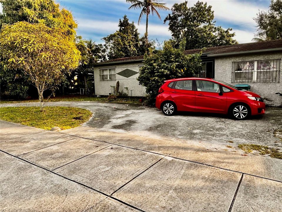 For Sale: $585,000 (3 beds, 2 baths, 1371 Square Feet)