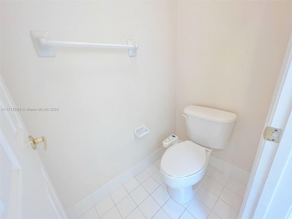 For Rent: $3,800 (3 beds, 2 baths, 1923 Square Feet)