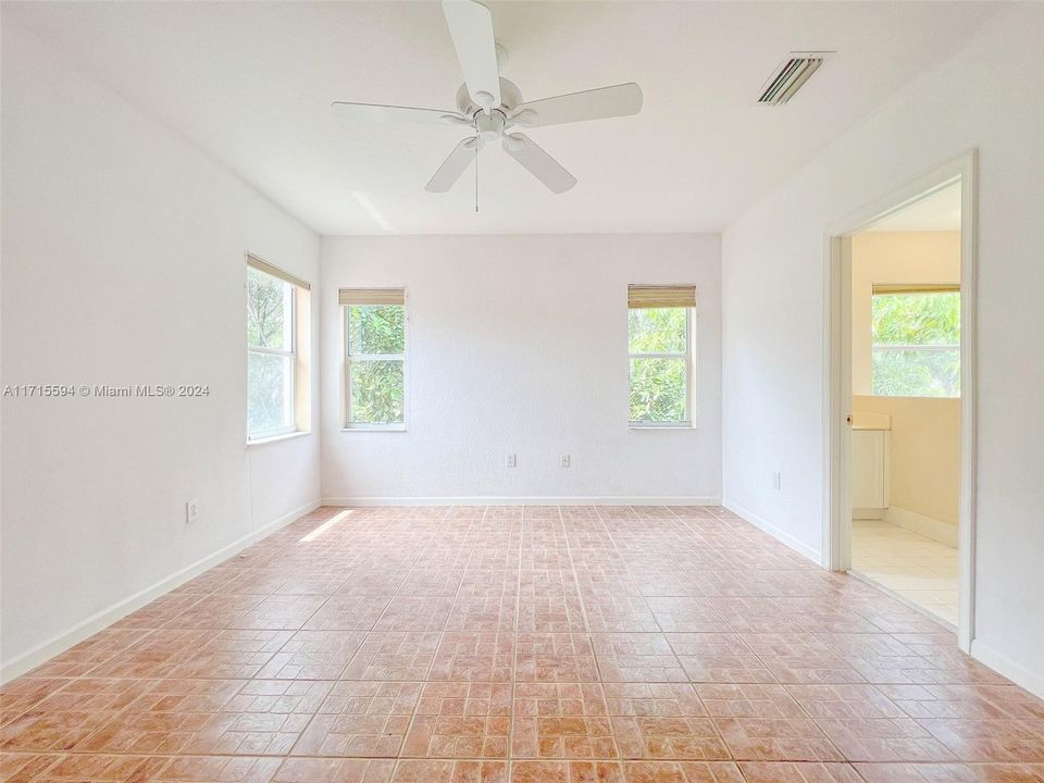 For Rent: $3,800 (3 beds, 2 baths, 1923 Square Feet)