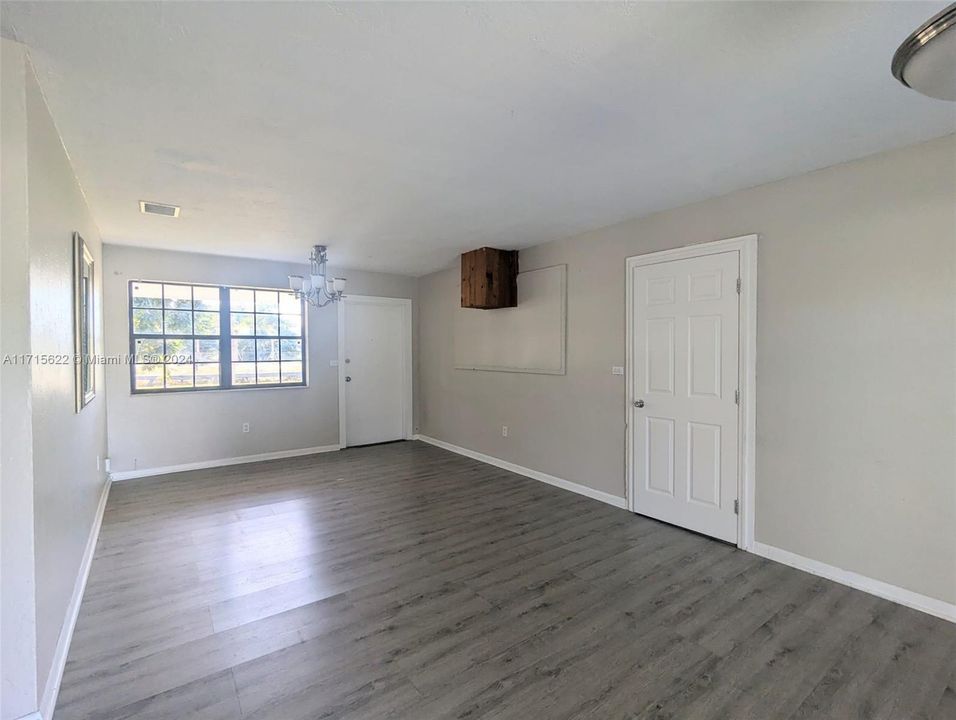 For Rent: $2,600 (3 beds, 1 baths, 1275 Square Feet)