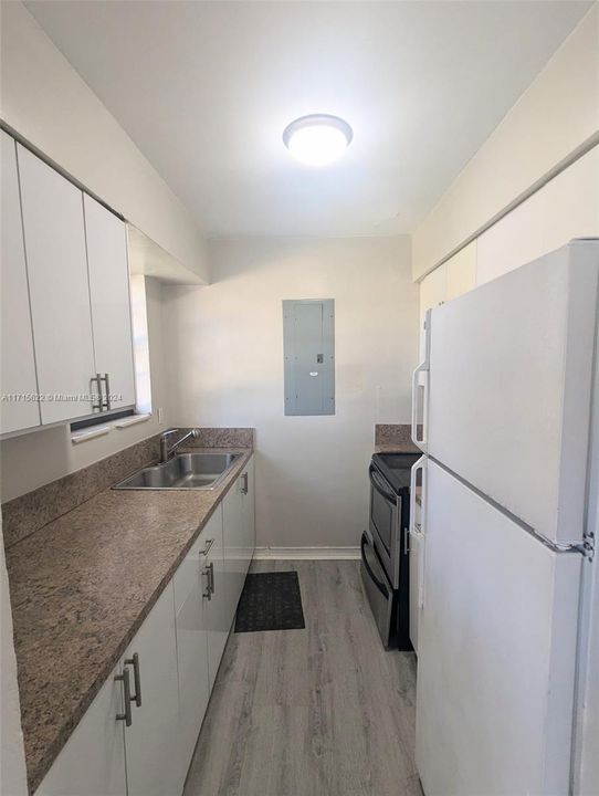 For Rent: $2,600 (3 beds, 1 baths, 1275 Square Feet)