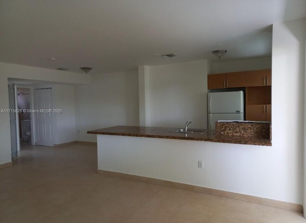 For Rent: $2,060 (1 beds, 1 baths, 48372 Square Feet)