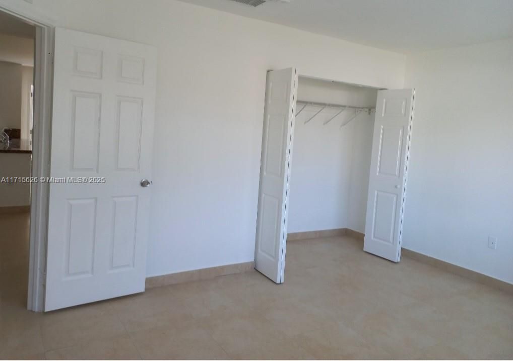 For Rent: $2,060 (1 beds, 1 baths, 48372 Square Feet)