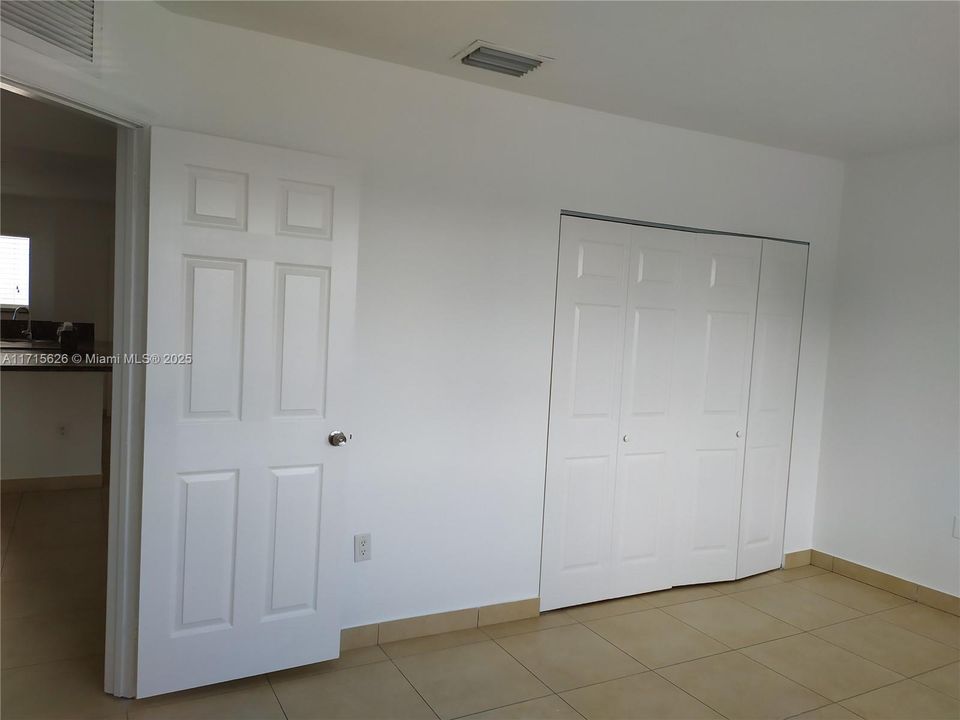 For Rent: $2,060 (1 beds, 1 baths, 48372 Square Feet)