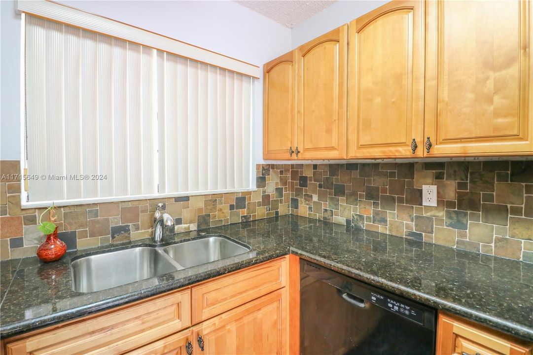 For Rent: $2,300 (2 beds, 2 baths, 1264 Square Feet)