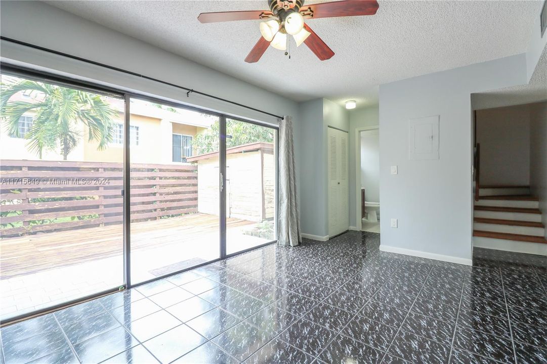 For Rent: $2,300 (2 beds, 2 baths, 1264 Square Feet)