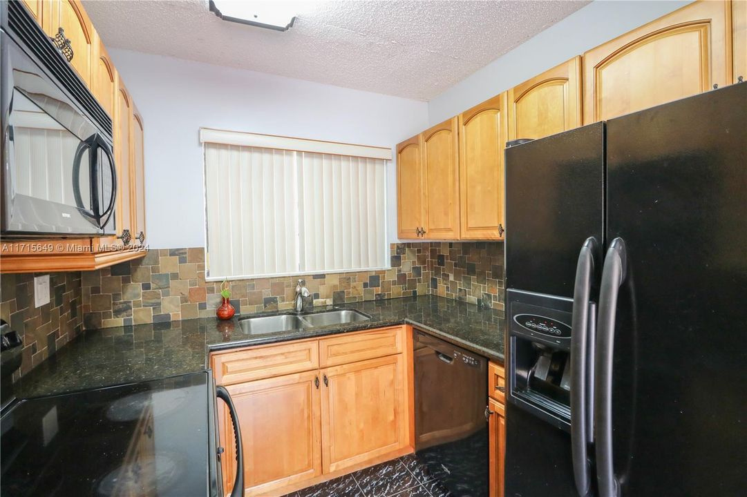 For Rent: $2,300 (2 beds, 2 baths, 1264 Square Feet)