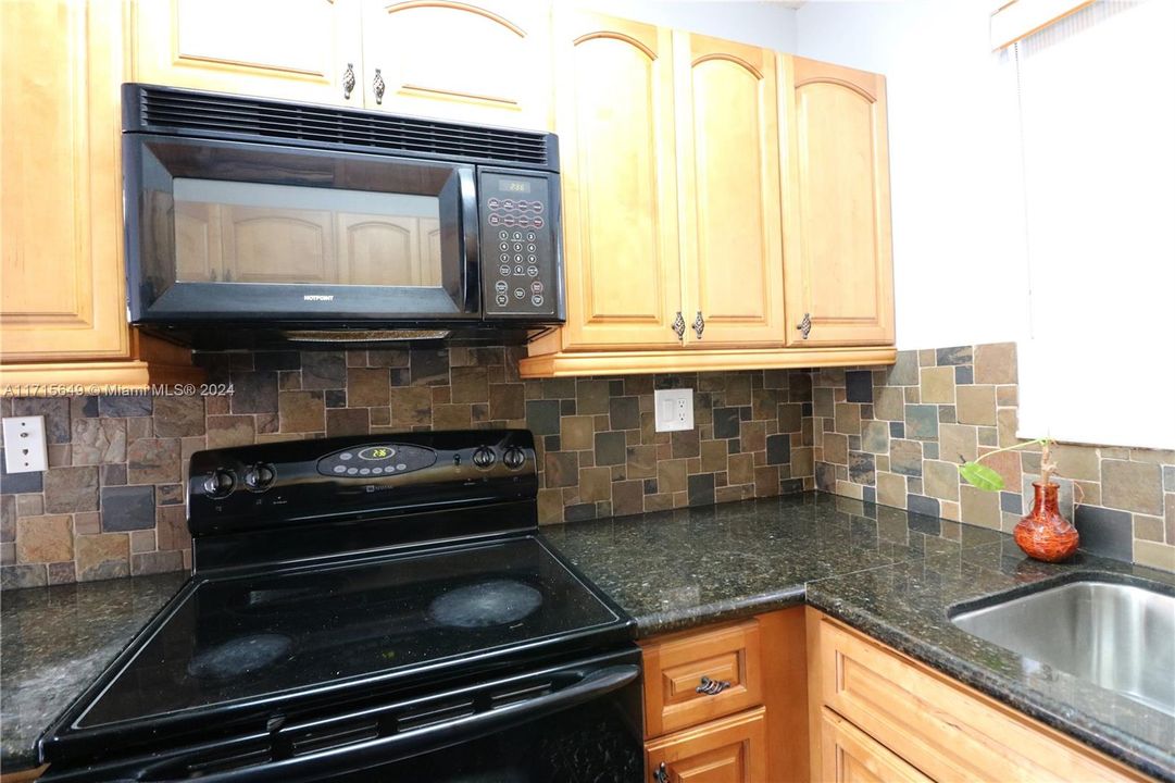 For Rent: $2,300 (2 beds, 2 baths, 1264 Square Feet)