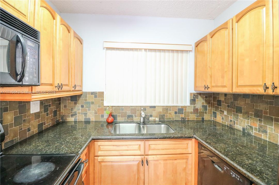 For Rent: $2,300 (2 beds, 2 baths, 1264 Square Feet)