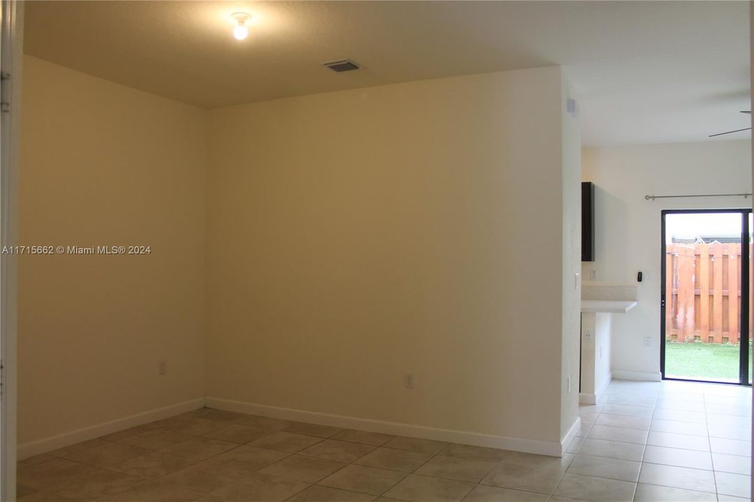 For Rent: $2,450 (3 beds, 2 baths, 1565 Square Feet)