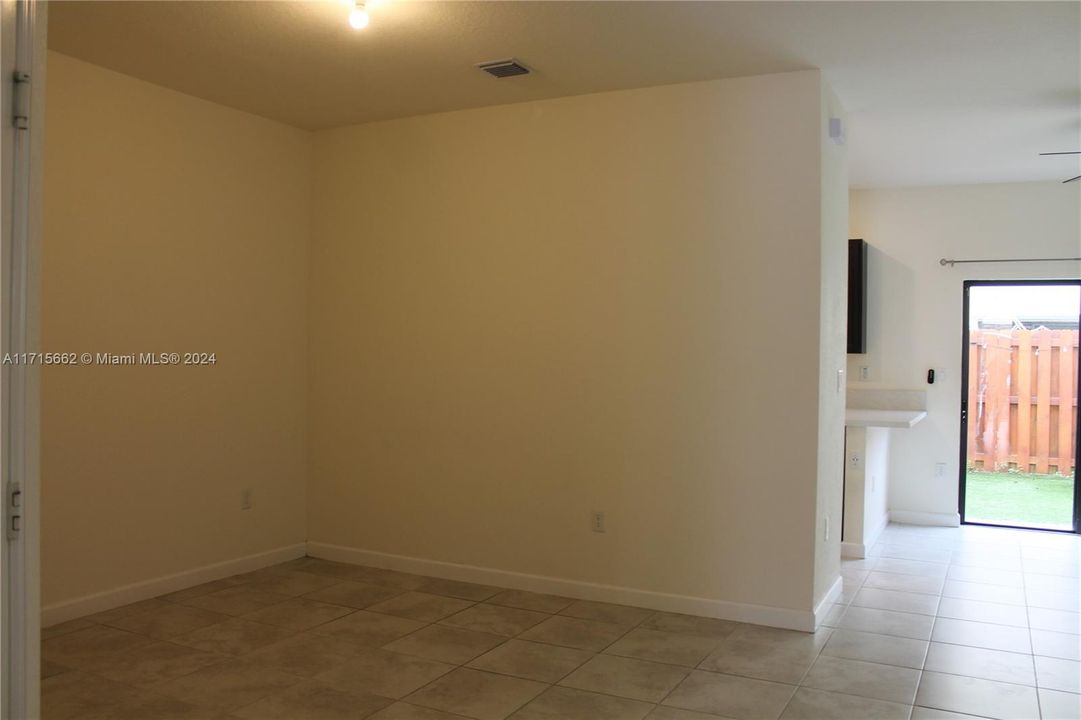 For Rent: $2,450 (3 beds, 2 baths, 1565 Square Feet)