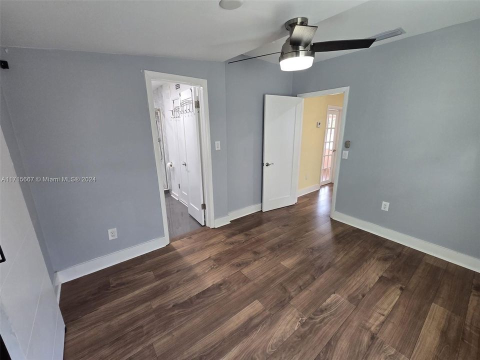 For Rent: $2,800 (2 beds, 1 baths, 952 Square Feet)