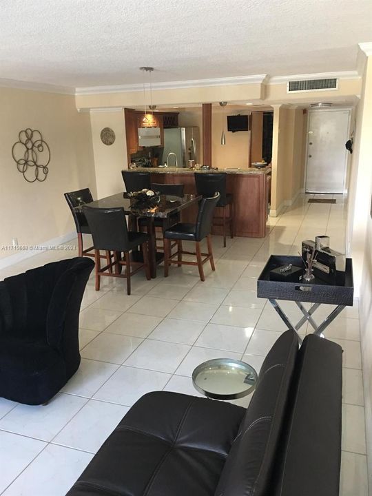 En Venta: $489,000 (2 camas, 2 baños, 1222 Pies cuadrados)