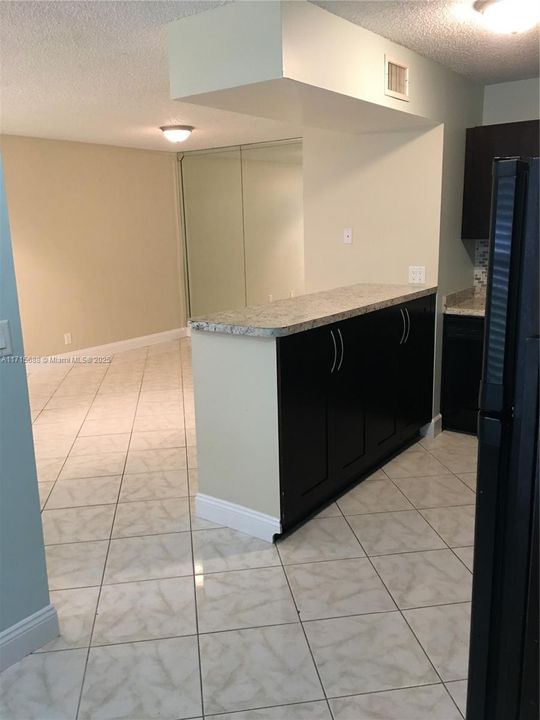 For Rent: $1,950 (2 beds, 2 baths, 910 Square Feet)