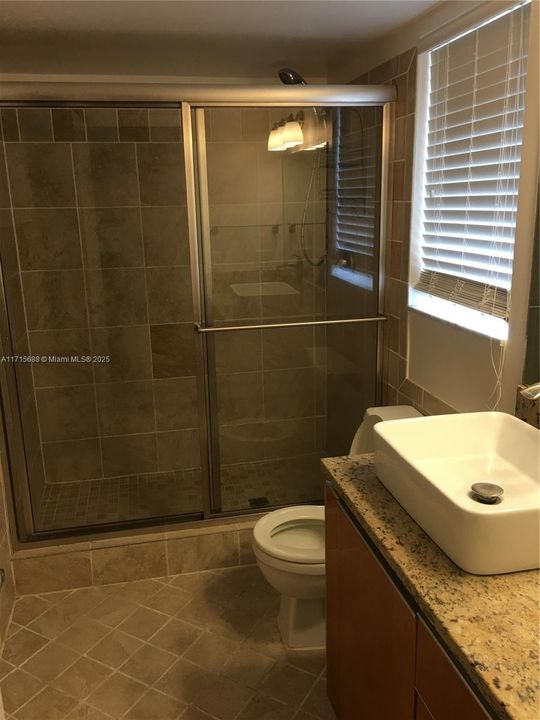 For Rent: $1,950 (2 beds, 2 baths, 910 Square Feet)