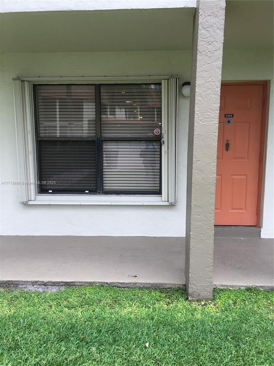 For Rent: $1,950 (2 beds, 2 baths, 910 Square Feet)