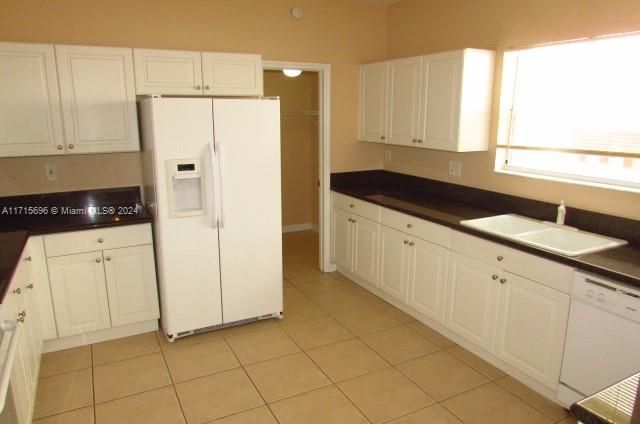 For Rent: $3,500 (5 beds, 2 baths, 2693 Square Feet)