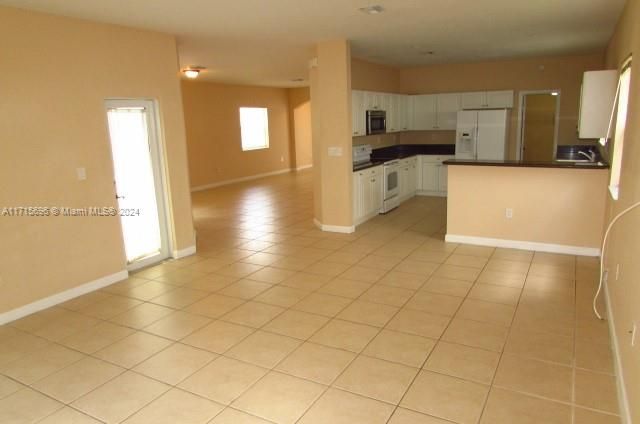 For Rent: $3,500 (5 beds, 2 baths, 2693 Square Feet)