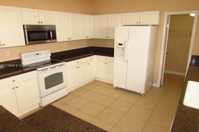 For Rent: $3,500 (5 beds, 2 baths, 2693 Square Feet)