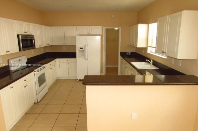 For Rent: $3,500 (5 beds, 2 baths, 2693 Square Feet)