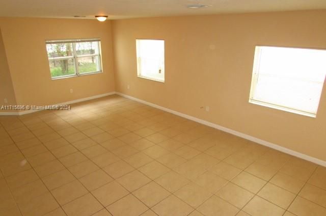 For Rent: $3,500 (5 beds, 2 baths, 2693 Square Feet)