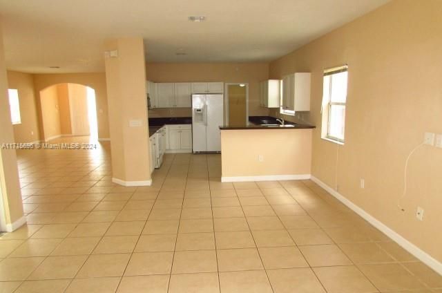 For Rent: $3,500 (5 beds, 2 baths, 2693 Square Feet)