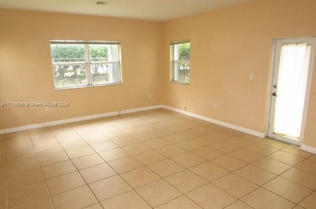 For Rent: $3,500 (5 beds, 2 baths, 2693 Square Feet)