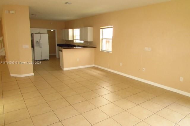 For Rent: $3,500 (5 beds, 2 baths, 2693 Square Feet)