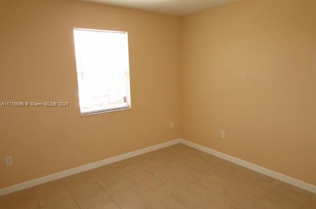 For Rent: $3,500 (5 beds, 2 baths, 2693 Square Feet)