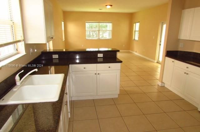 For Rent: $3,500 (5 beds, 2 baths, 2693 Square Feet)