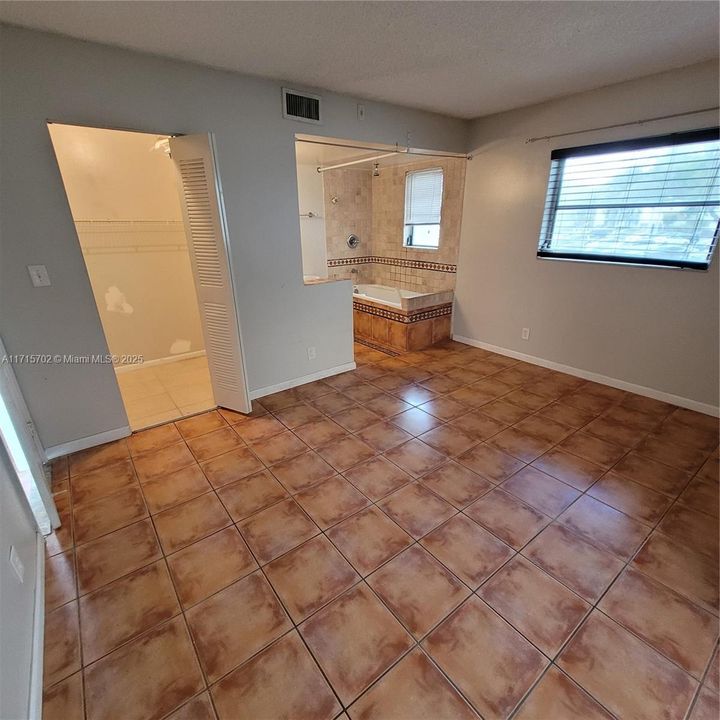 For Rent: $2,100 (2 beds, 2 baths, 832 Square Feet)