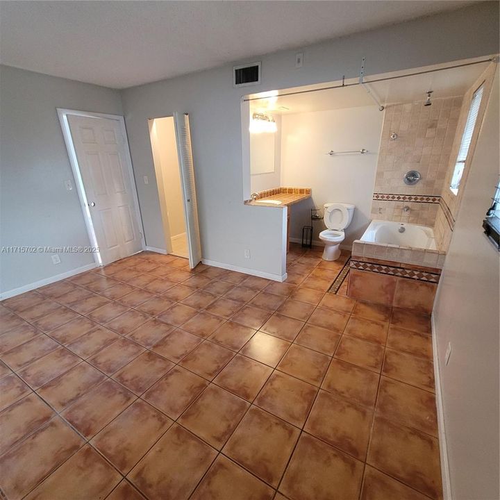 For Rent: $2,100 (2 beds, 2 baths, 832 Square Feet)