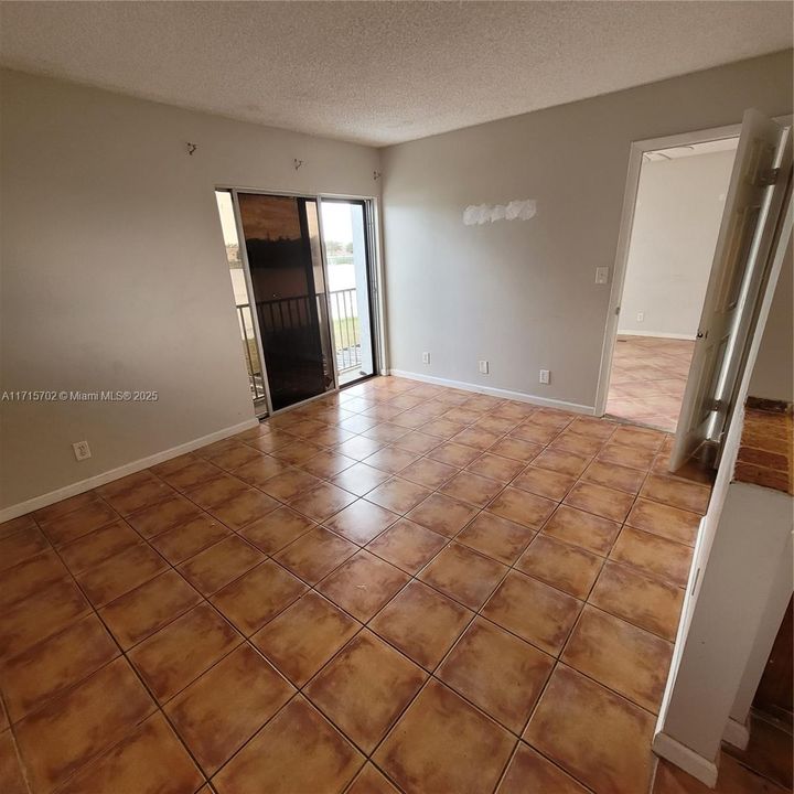 For Rent: $2,100 (2 beds, 2 baths, 832 Square Feet)