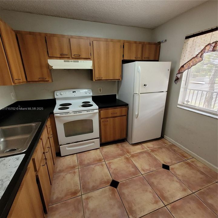 For Rent: $2,100 (2 beds, 2 baths, 832 Square Feet)