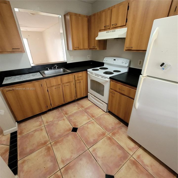 For Rent: $2,100 (2 beds, 2 baths, 832 Square Feet)