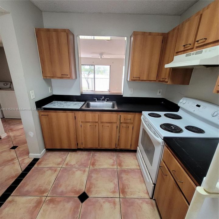 For Rent: $2,100 (2 beds, 2 baths, 832 Square Feet)