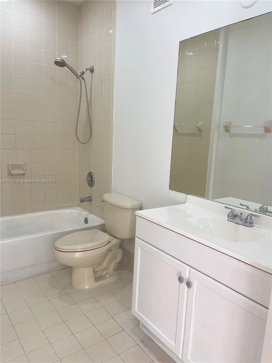 For Rent: $2,900 (3 beds, 2 baths, 967 Square Feet)