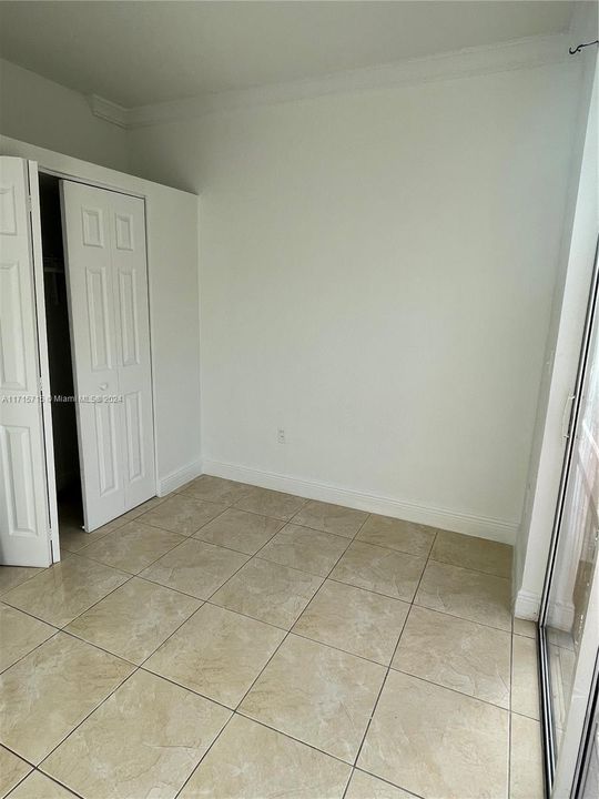 For Rent: $2,900 (3 beds, 2 baths, 967 Square Feet)