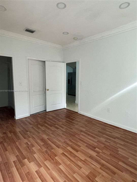 For Rent: $2,900 (3 beds, 2 baths, 967 Square Feet)