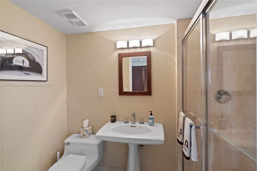 For Sale: $675,000 (2 beds, 2 baths, 1353 Square Feet)