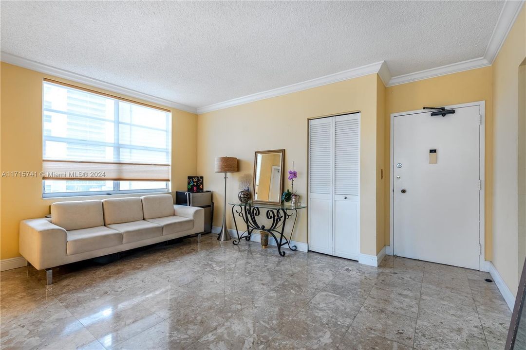 For Sale: $415,000 (2 beds, 2 baths, 1380 Square Feet)