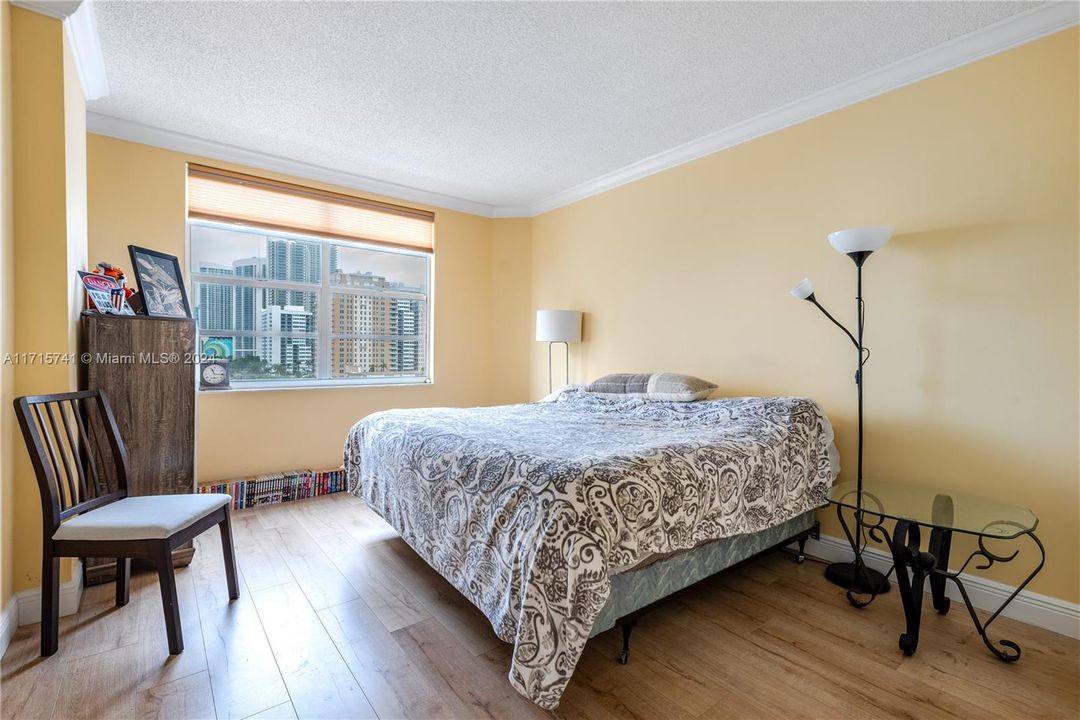 For Sale: $415,000 (2 beds, 2 baths, 1380 Square Feet)